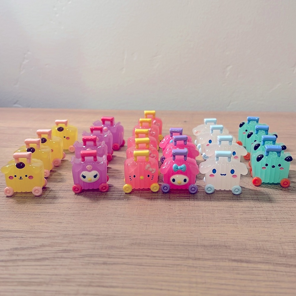 24 piece hello kitty charm